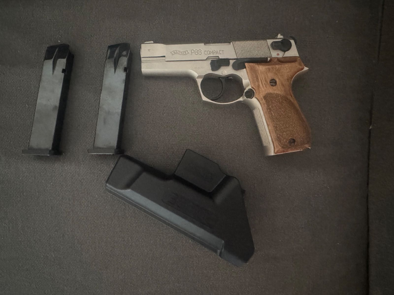 Walther P88 Srs mit 2 Magazinen und Holster, Bild 1 von 4