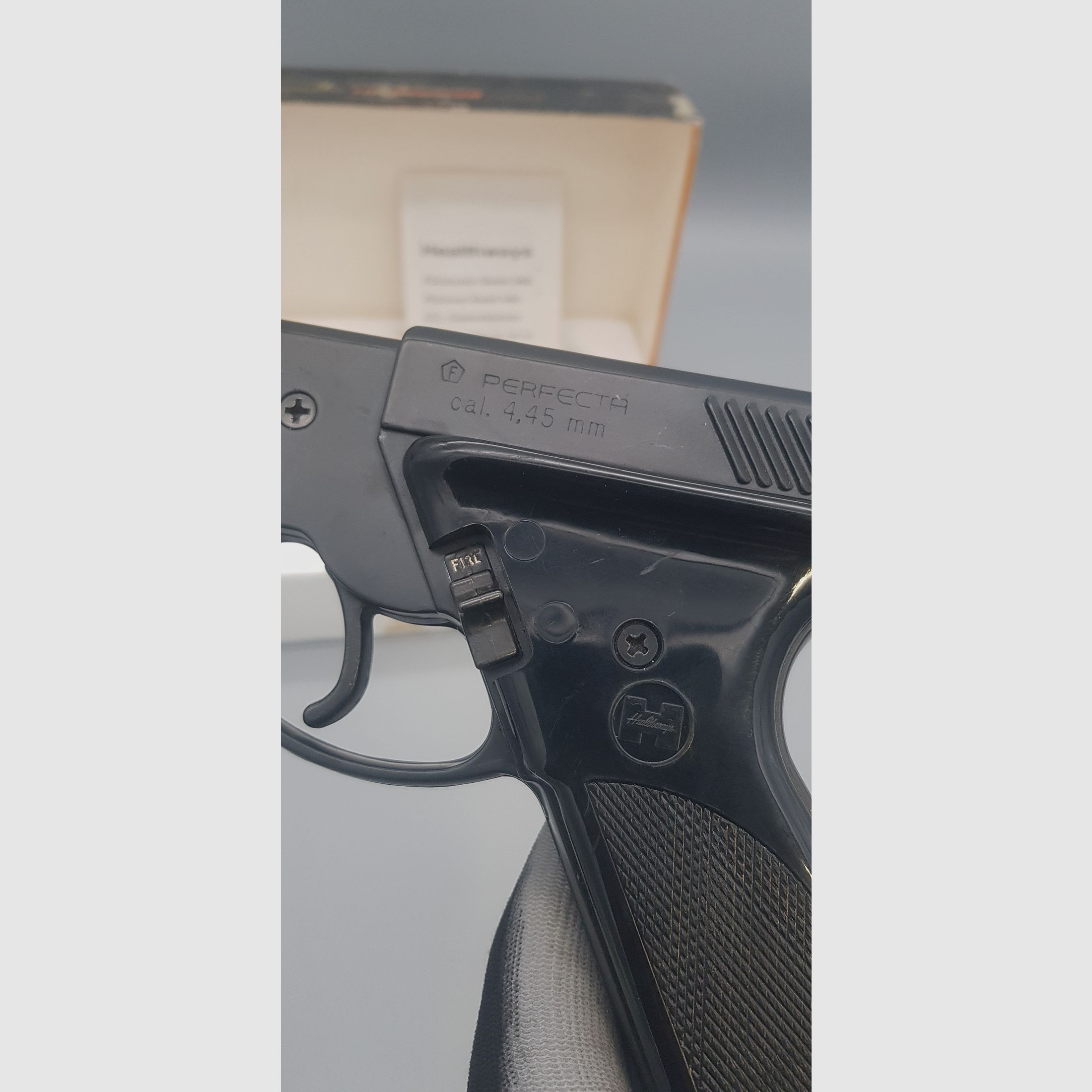 OVP Neuwertige  Co2 Pistole  Perfecta Crosman Marksman Plainsman 9401 im cal.  4,45 BB ähnlich dem Vorbild der 08