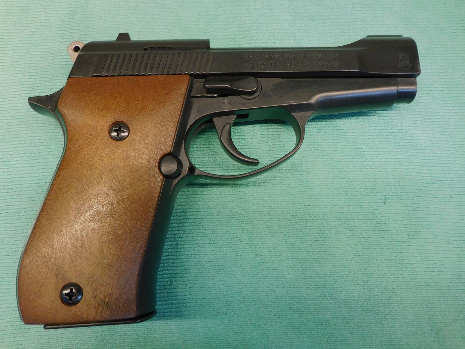 Weihrauch HW 94 Pistolet alarmowy Kal. 9 mm naboje z brzegiem z akcesoriami
