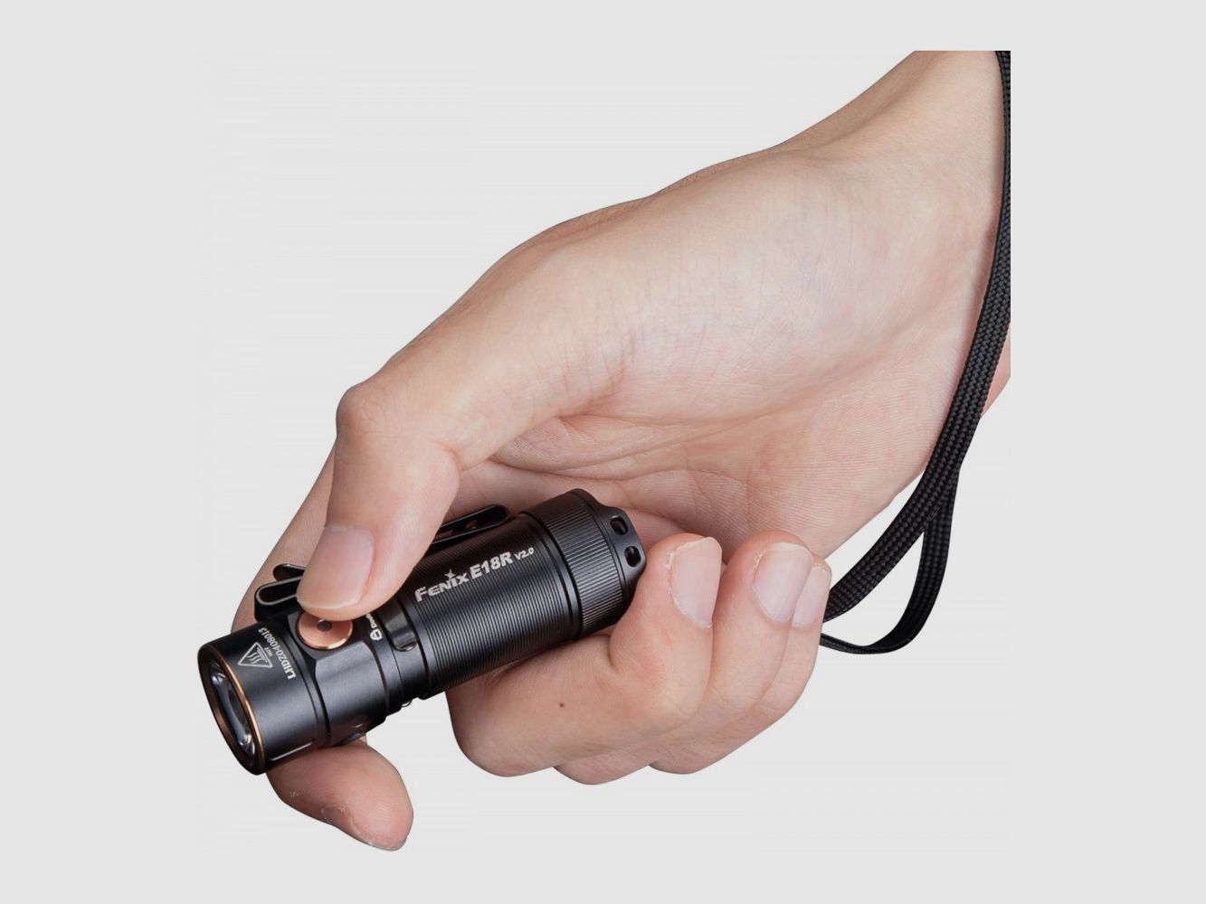 FENIX E18R v2.0, mini linterna EDC recargable 1200 lúmenes 146 m, imagen 10 de 14