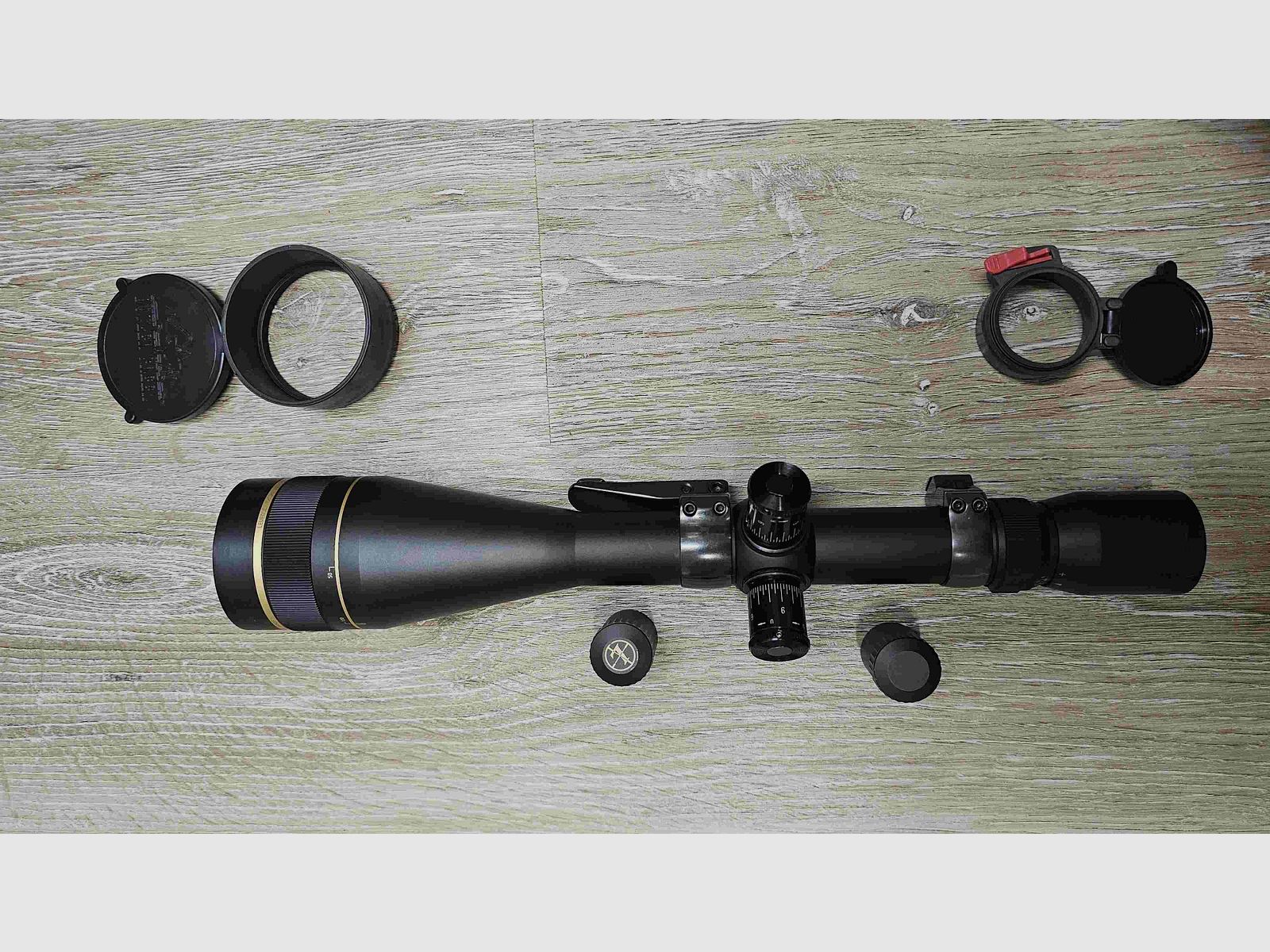 Fucile a ripetizione Savage Modell 116 calibro .338 WinMag con Leupold VARI-X III 6.5–20x50mm LR su montaggio girevole