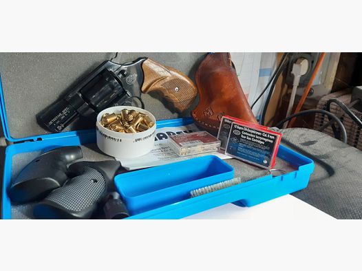 Een zeer mooie 2" schreckschuss revolver van ,,Colt,, kal..380,/9mm