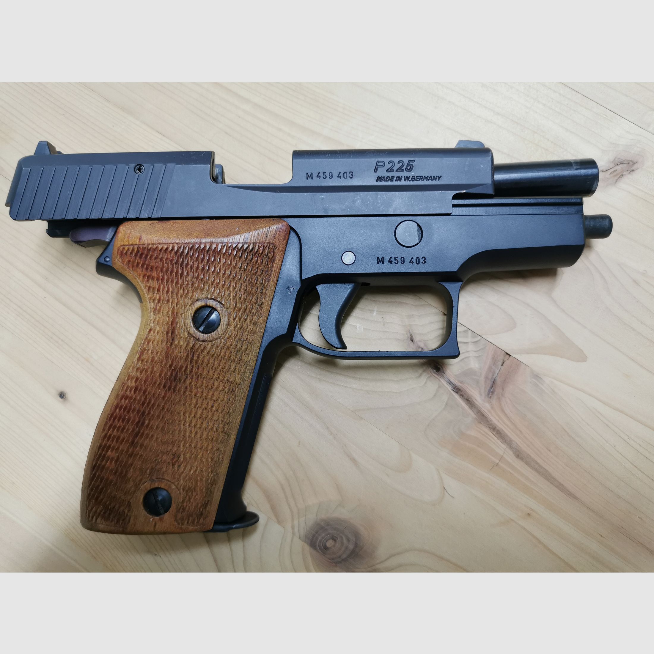 Pistole SIG SAUER P225 9mm