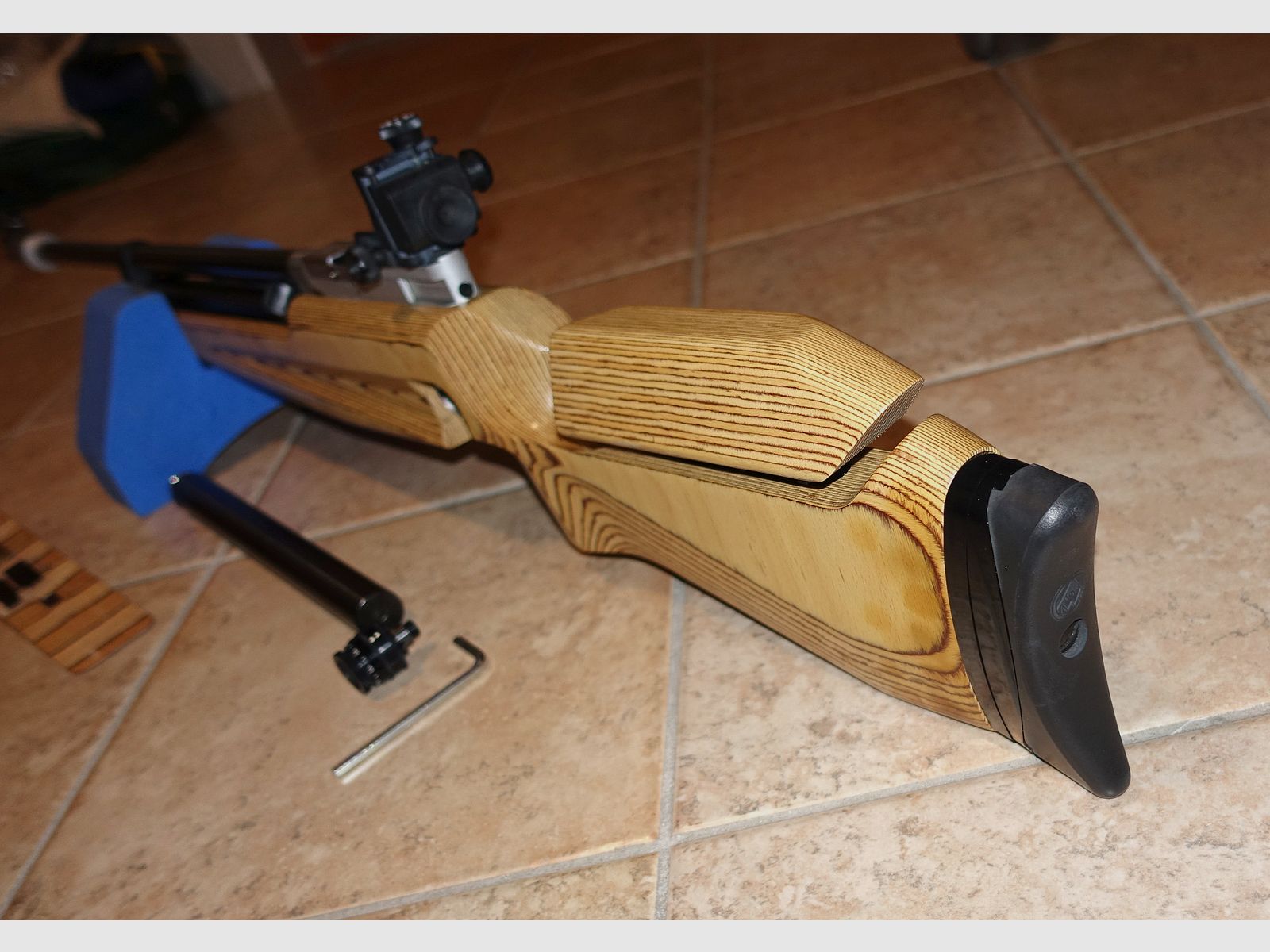 Fucile da competizione Feinwerkbau Mod. C60 + 2 cartucce + adattatore di riempimento