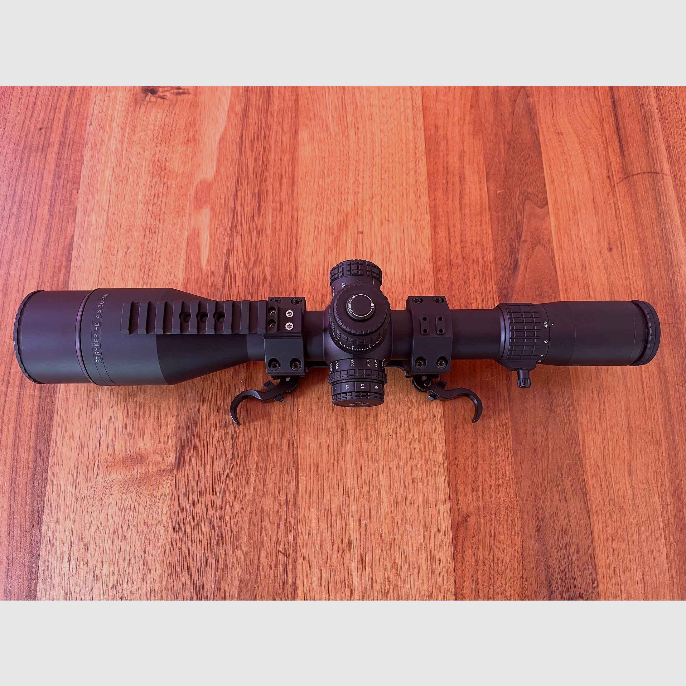 Delta Stryker HD 4,5-30x56