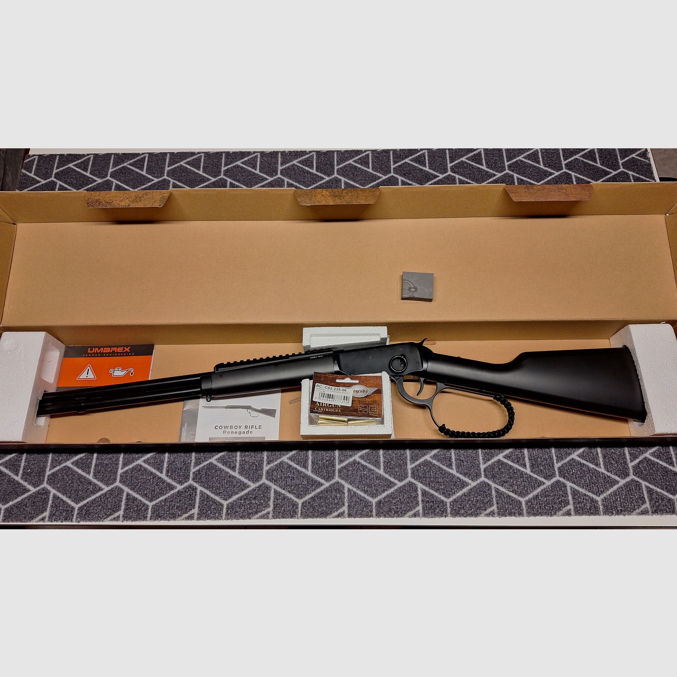 Legends Cowboy Rifle Renegade CO2-Luftgewehr Unterhebelspanner Kal. 4,5 mm BB schwarz inkl. 10 Ladehülsen