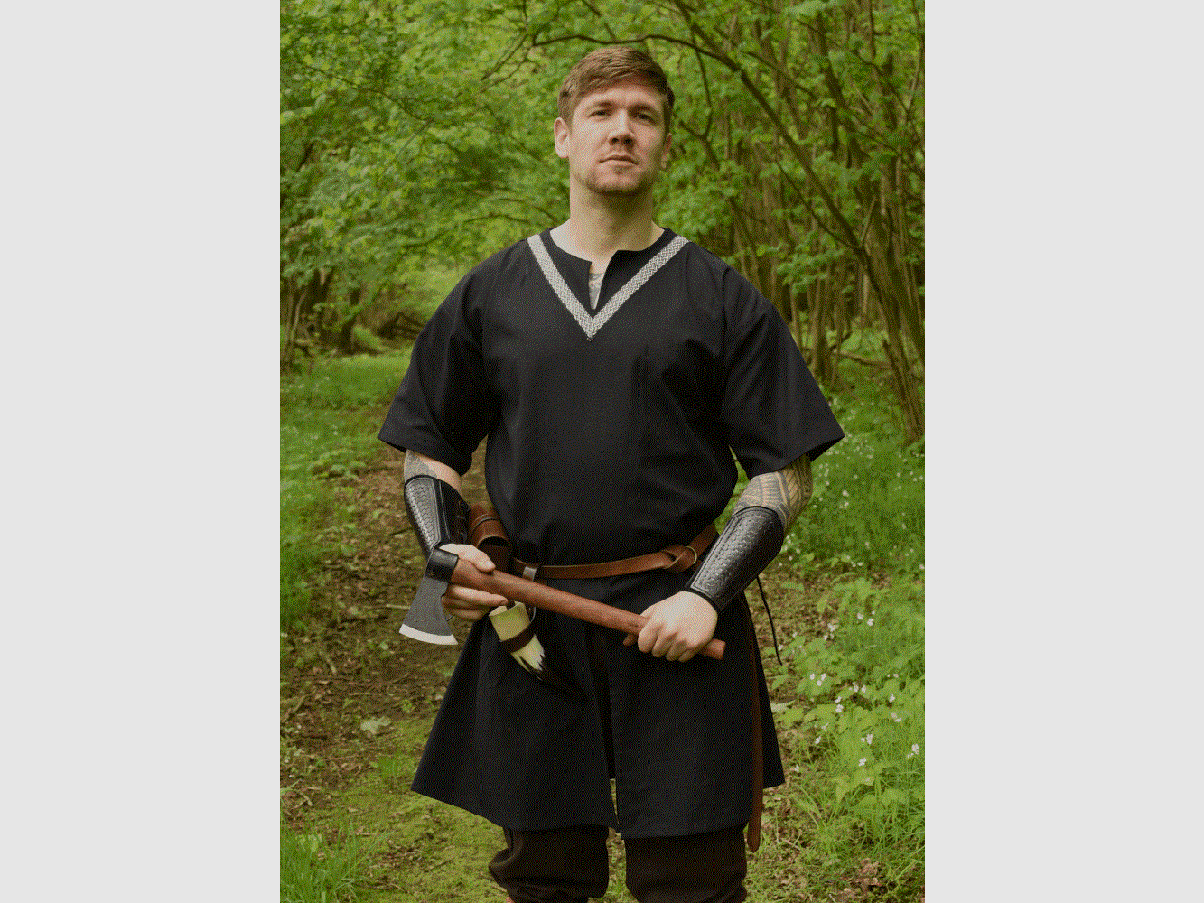 Ulfberth Armschützer aus Leder mit Prägung und Wildleder, Paar, versch. Farben