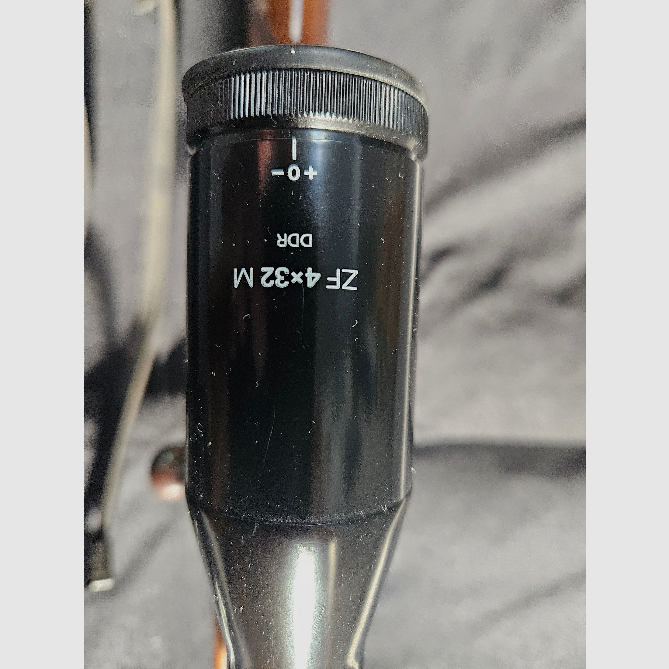 CZ 452-2E Lux Kal.22 lr z Zeiss Jena 4x32 M