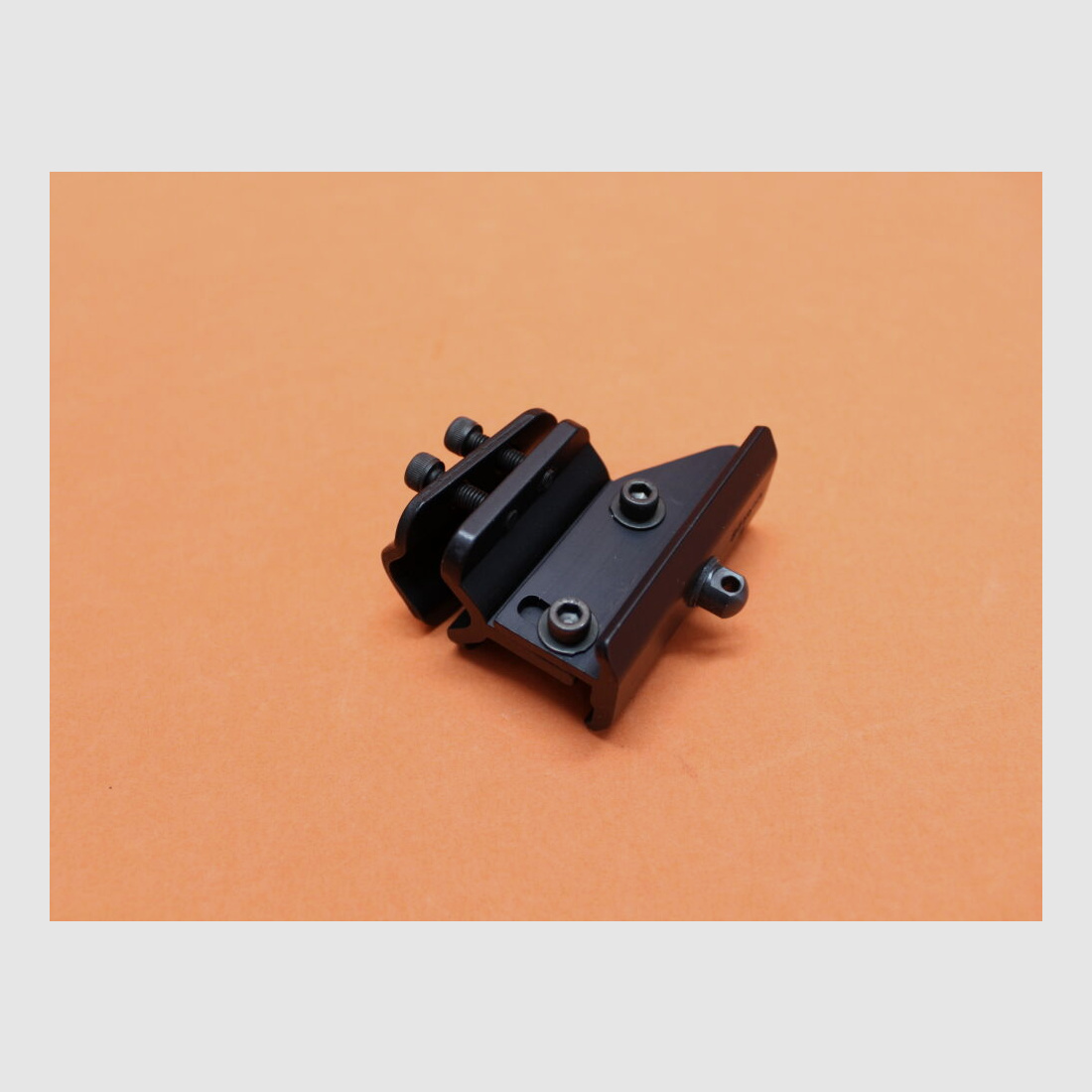 Adaptateur Harris Harris No.4 : Adaptateur universel (collier de serrage) jusqu'à Ø=env. 15mm avec œillet de sangle 9mm