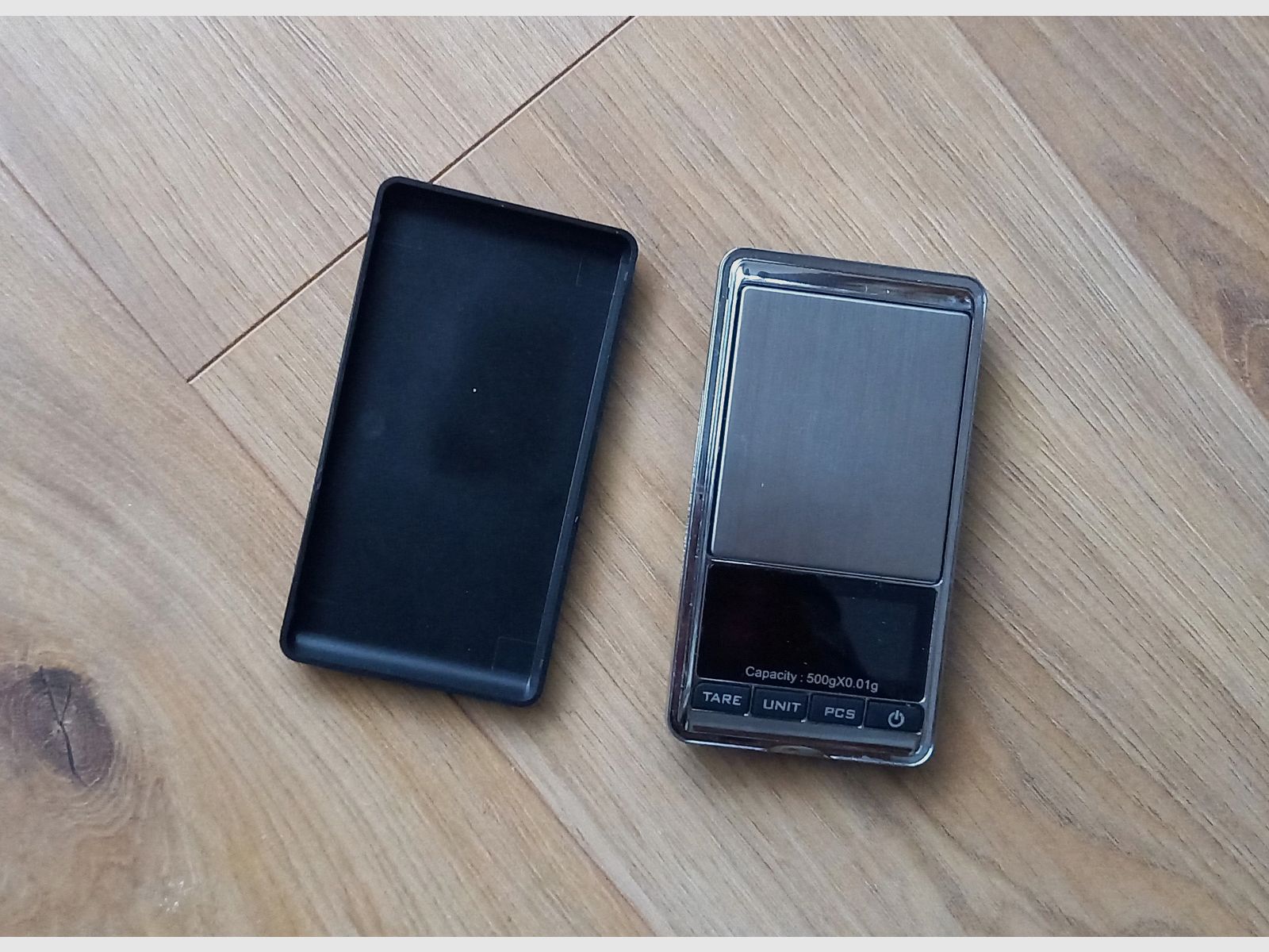 Feinwaage mit Justiergewicht