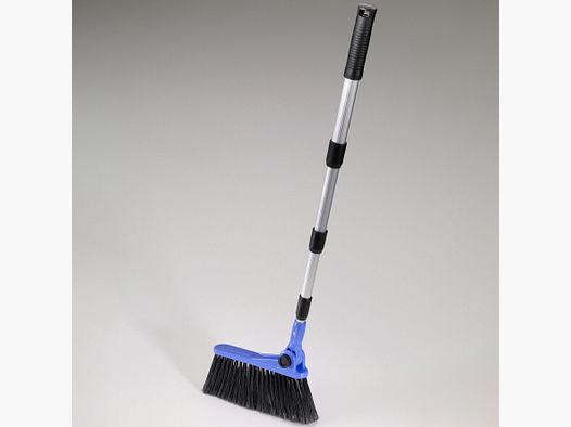 Telescopic brush with dustpan