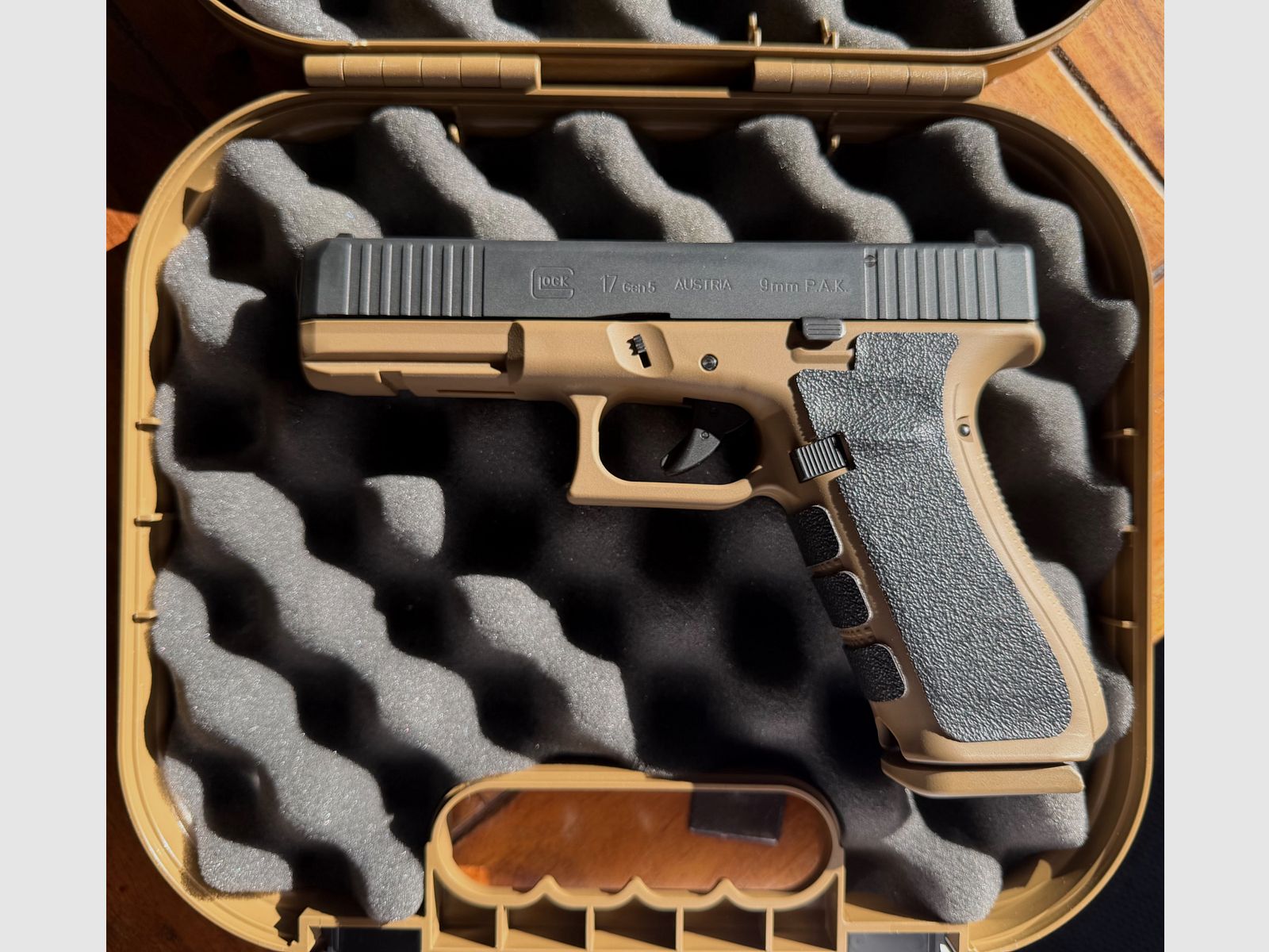 Glock 17 Gen5 French Army Limited Blank Firing 9mm 3 Magazines TOP, image 3 of 6