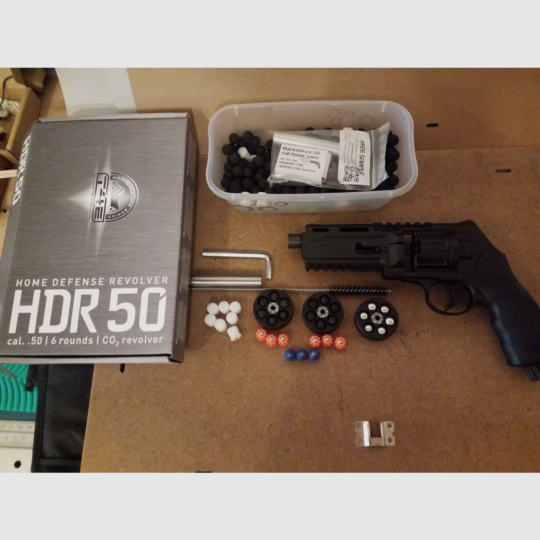 Vends HDR 50 CO2 avec le canon en acier un peu plus long et différentes munitions