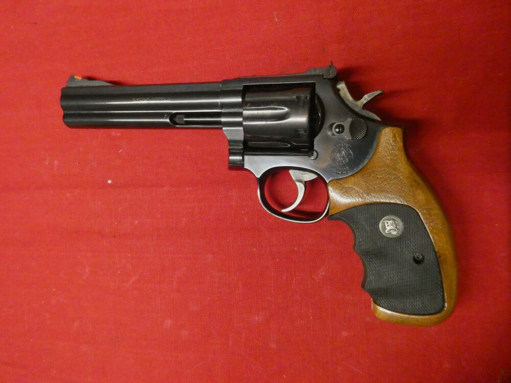 Smith & Wesson	 586 - 4