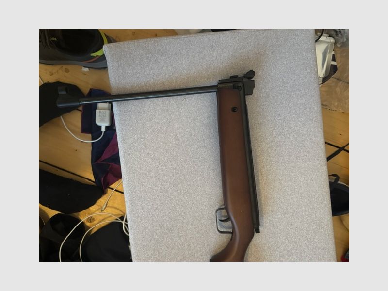 Carabina ad aria compressa Perfecta Mod. 45 cal. 4.5mm (177) inclusa di scope e 3 barattoli di diabolos H&N, 1 sigillato, 2 ancora pieni per circa il 70%, immagine 5 di 6