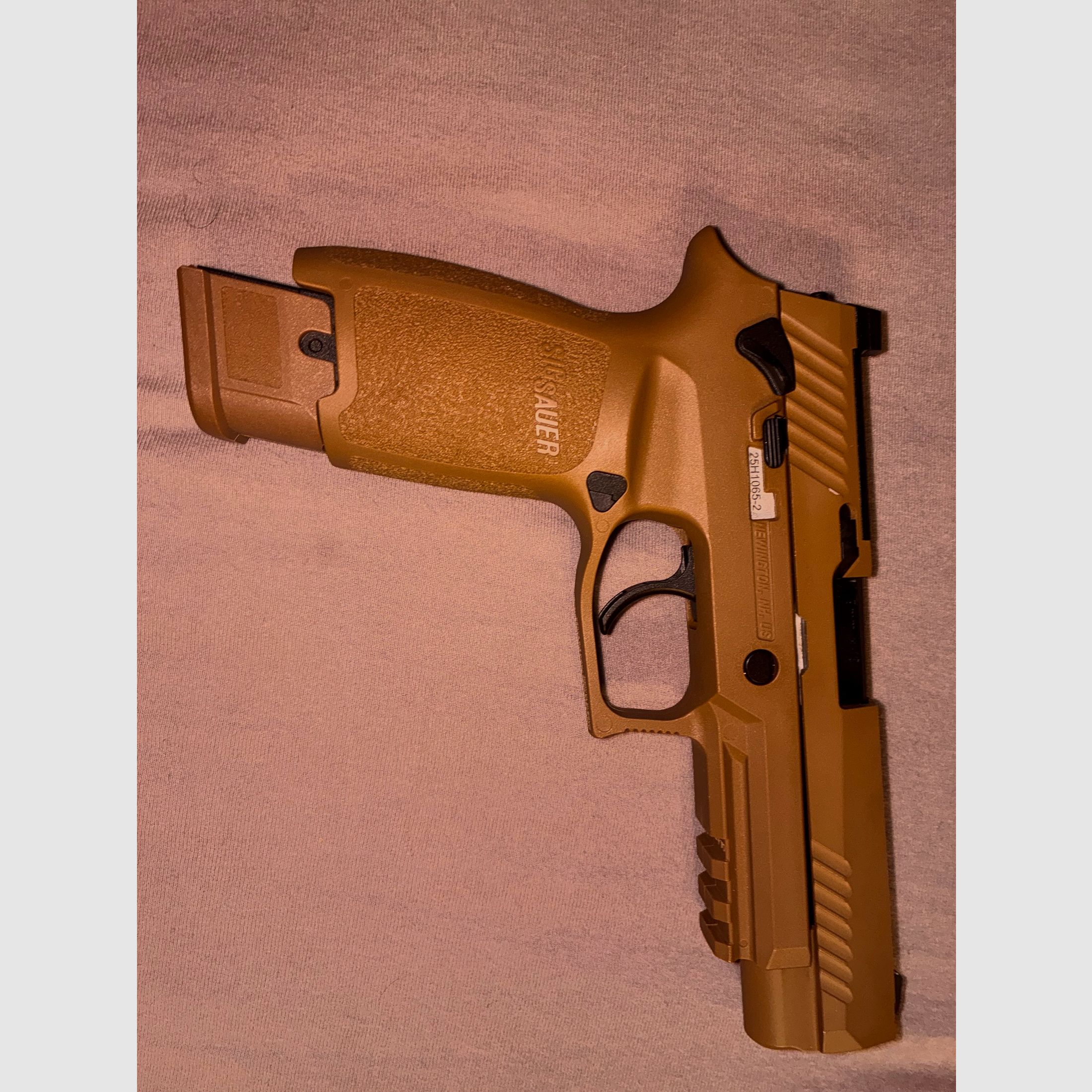 VFC Sig Sauer ProForce P320-M17 w. metal slide gas blowback 6mm BB Coyote Tan