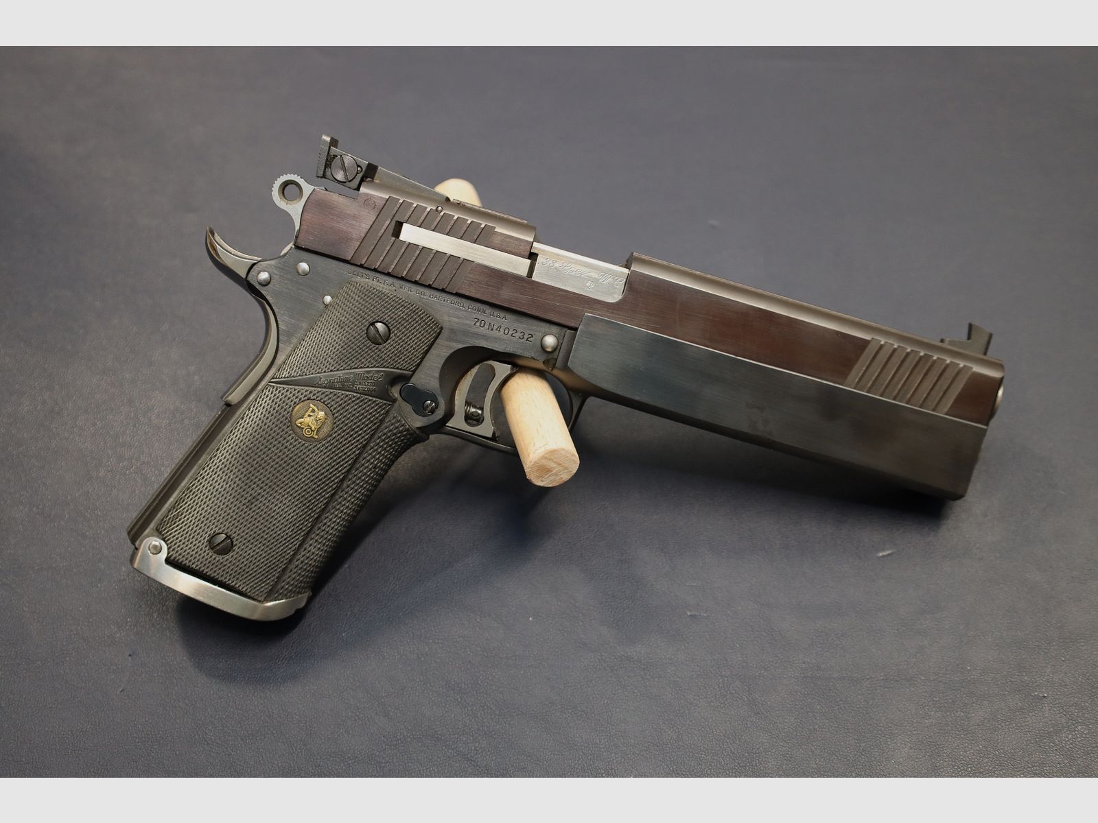 Wykonany na zamówienie 1911 r. kolekcjonerski egzemplarz kal. .38Special Wadcutter, zdjęcie 2 z 5