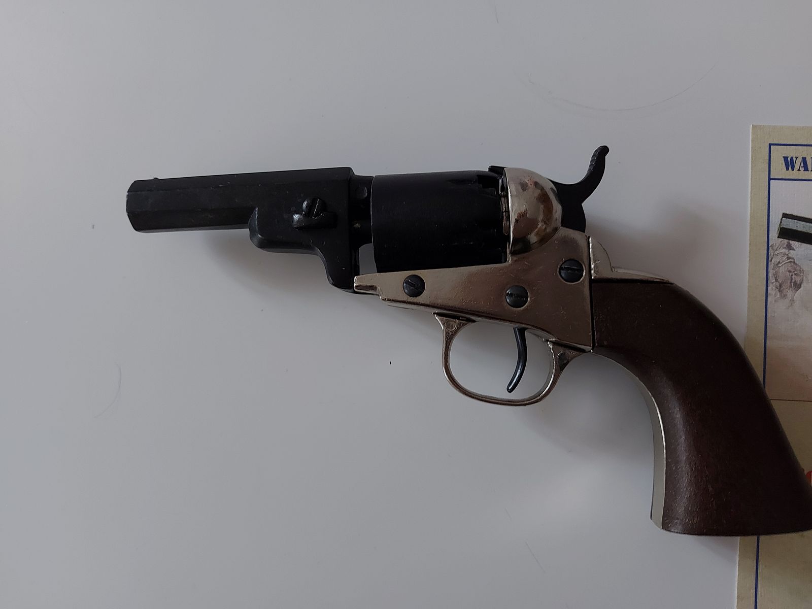 Colt• WELLS  FARGO USA 1848 / Dekowaffe