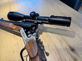 Blaser D99 Doppelbüchsdrilling 9,3x74 / 9,3x74 / 20/76 mit 2 x ZF Zeiss für Ansitz und Drückjagd, BESTZUSTAND