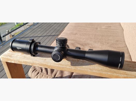 Vortex Viper PST Gen. II 3-15x44 FFP Mrad