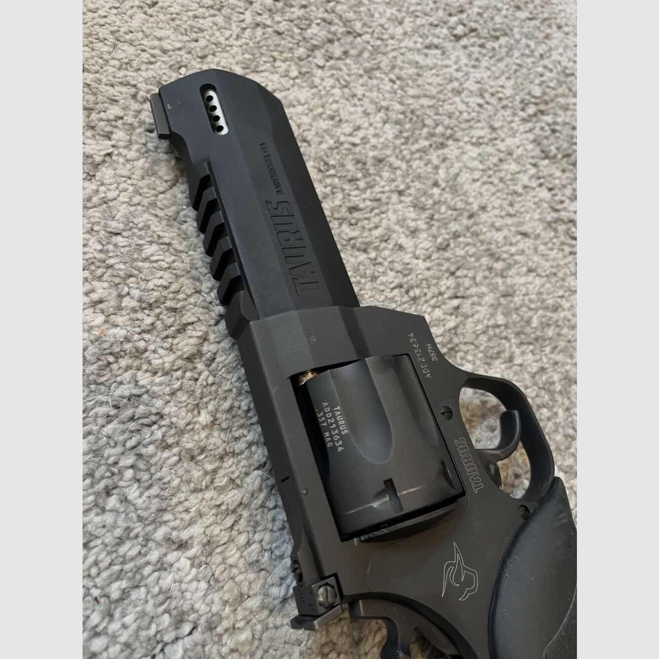 Taurus Raging Hunter