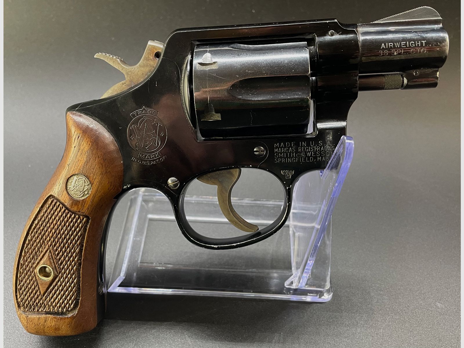 Smith & Wesson Mod.: 12 .38Special 2" barrel wooden grips 6-shot revolver "Airweight