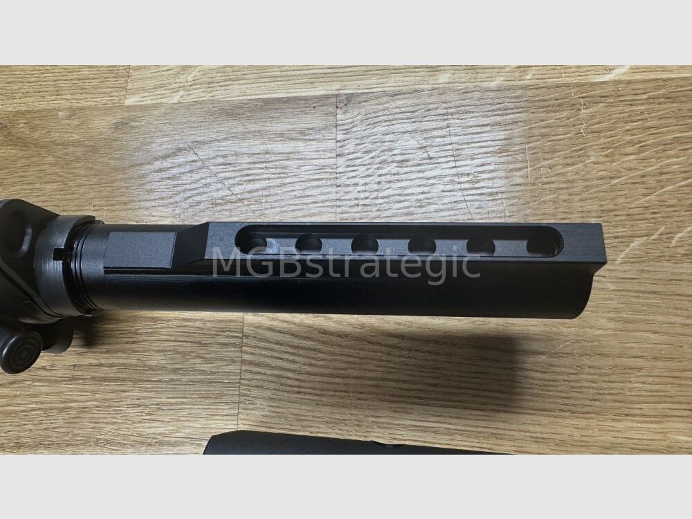 Windham Weaponry R16 Superlight - 2,64 kg - halbautom. Büchse .223Rem Gewicht ungeladen nur ca. 2,64 kg - SKU: R16SLSFSM - 16″ Superlight with Melonite QPQ Finish and A2 Flash Suppressor - 13" Windham M-Lok Handschutz System AR-15 AR15
