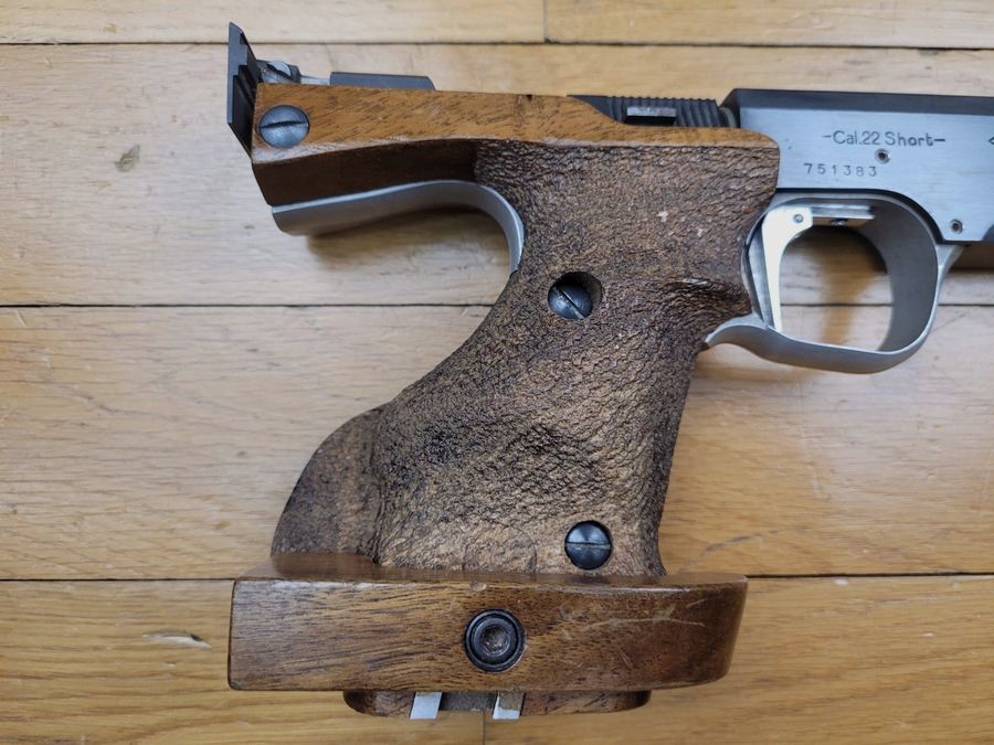 Guter UNIQUE-Pistole « DES V0/79 » – Wettkampfschießen – Kaliber 22 short – Zwei Magazine – Qualität, von der man nicht mehr träumen kann – Reiner Vintage-Collector aus den 70er Jahren! BE/TBE, Bild 13 von 15