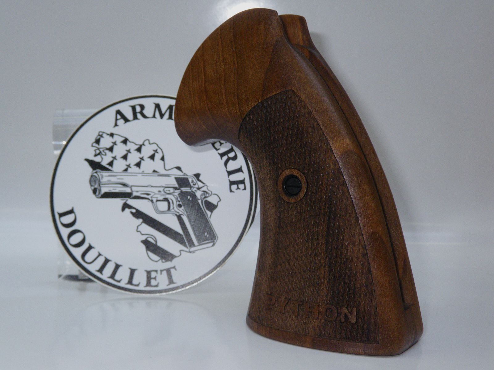 Empuñaduras de madera estriadas con logo para revólver Colt Python, imagen 2 de 2