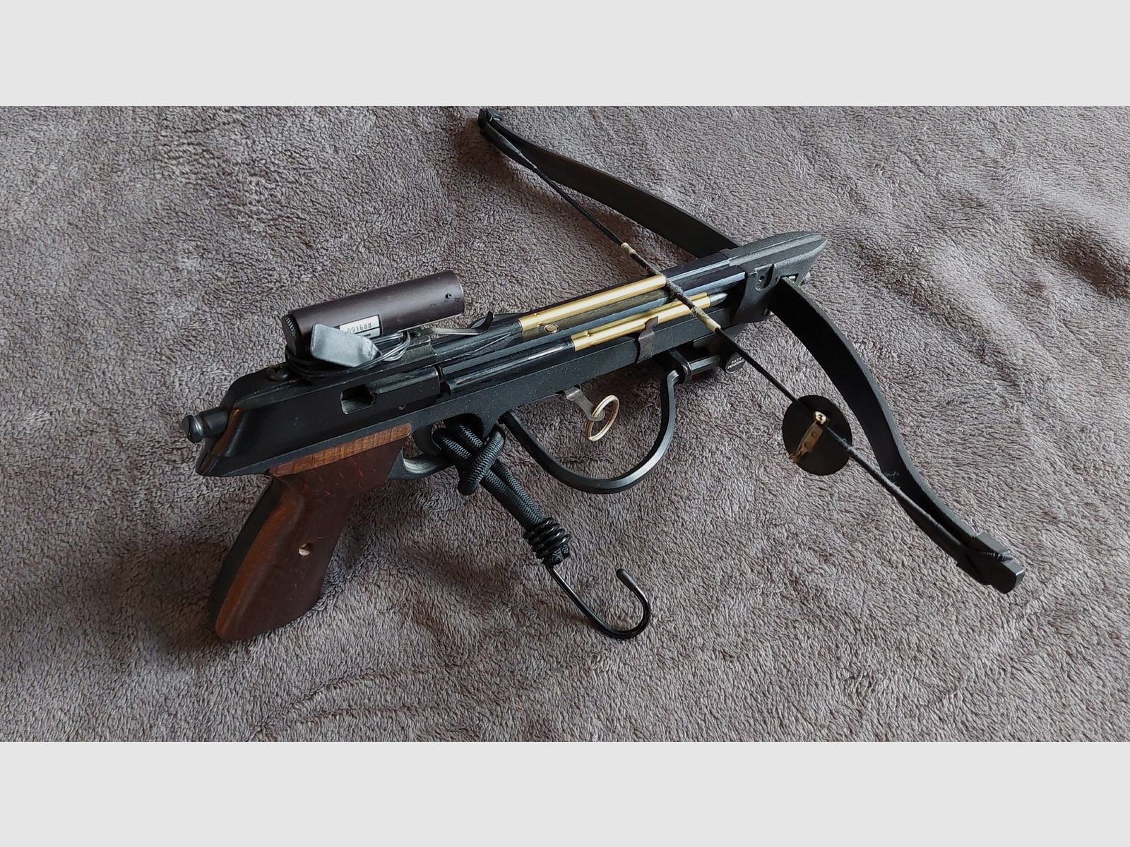 2) Barnett Trident mit originalen Pfeilen (3-Pfeile-Magazin), mehrere neue Pfeile usw., siehe Fotos, neuwertig,