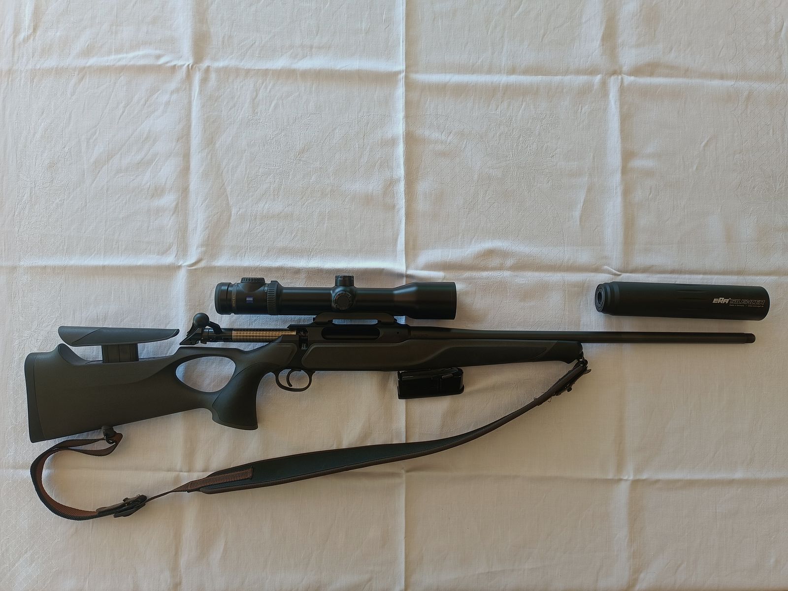Sauer 404 Synchro XT mit Zeiss Victory V8 1,8-14x50 mit SUM und ERA Silencer SOB2S