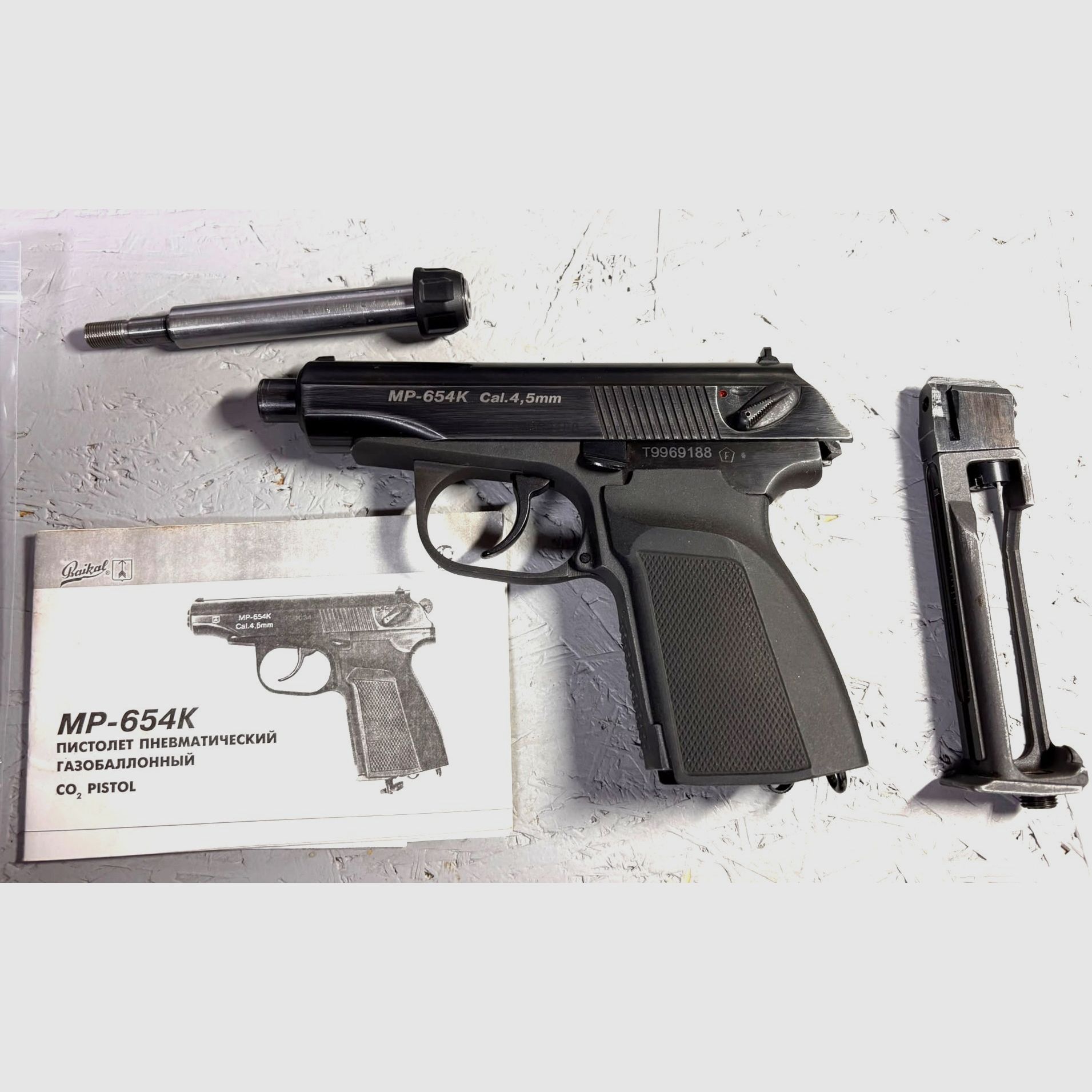 Makarov Co2 Pistole Halbautomat in 4,5 mm BB dieses Modell ist mit Origianl Teilen der legendären Makarov hergestellt worden