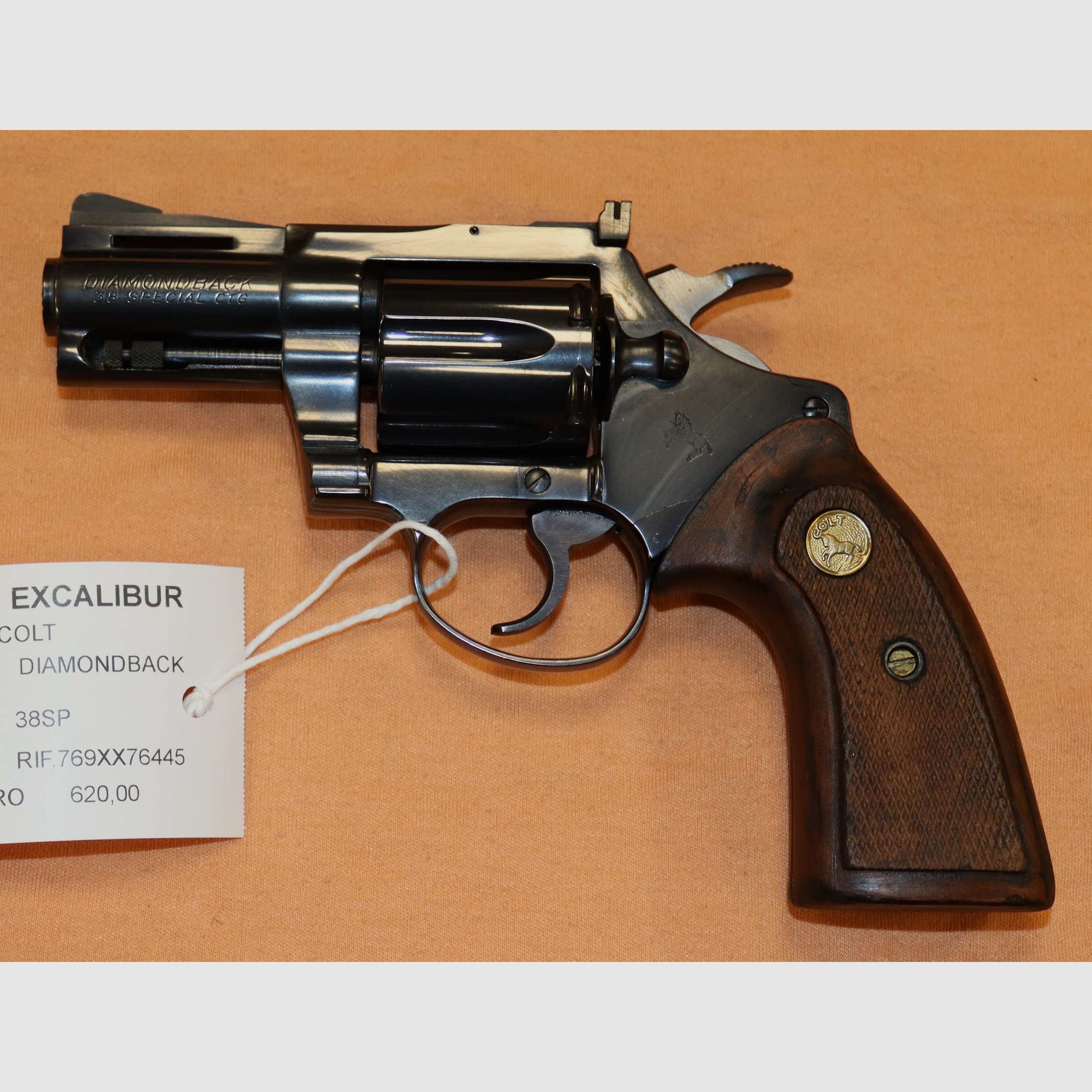 Revolver Colt Modèle Diamondback Calibre 38 SP, image 2 sur 6