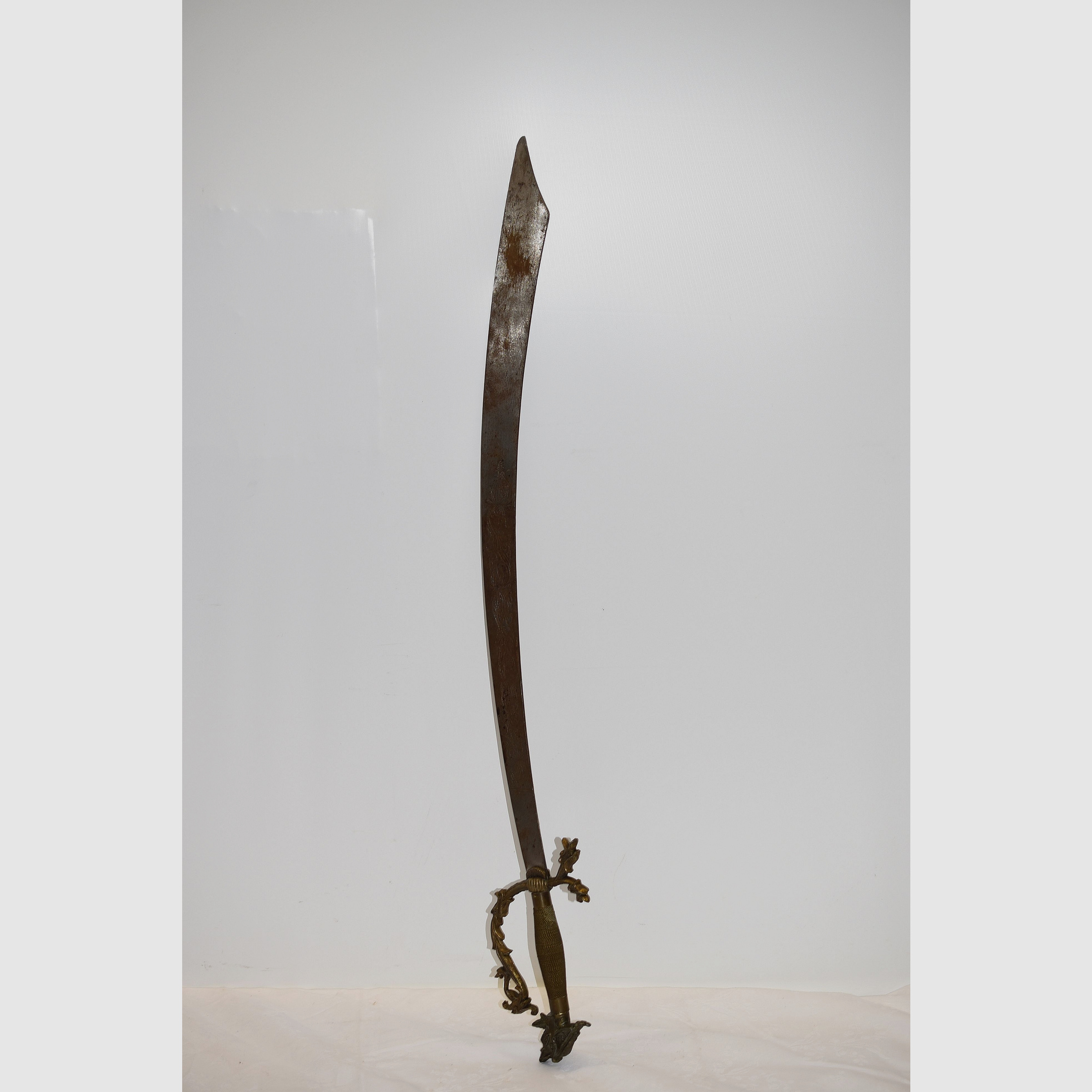 Antikes orientalisches Schwert, Säbel mit Drachen, Gesamtlänge 85 cm