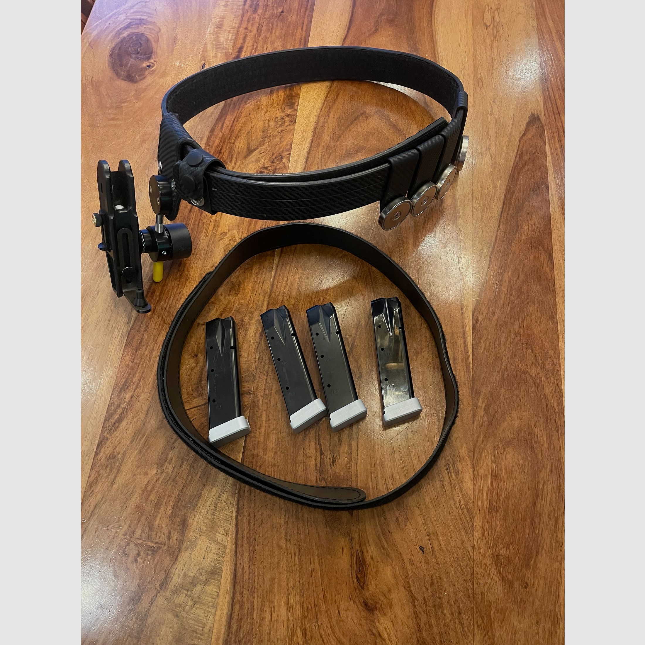 Pokrowiec z paskiem Sig Sauer P226 S / X Five / X Six + klipsy na magazynki + 4 magazynki