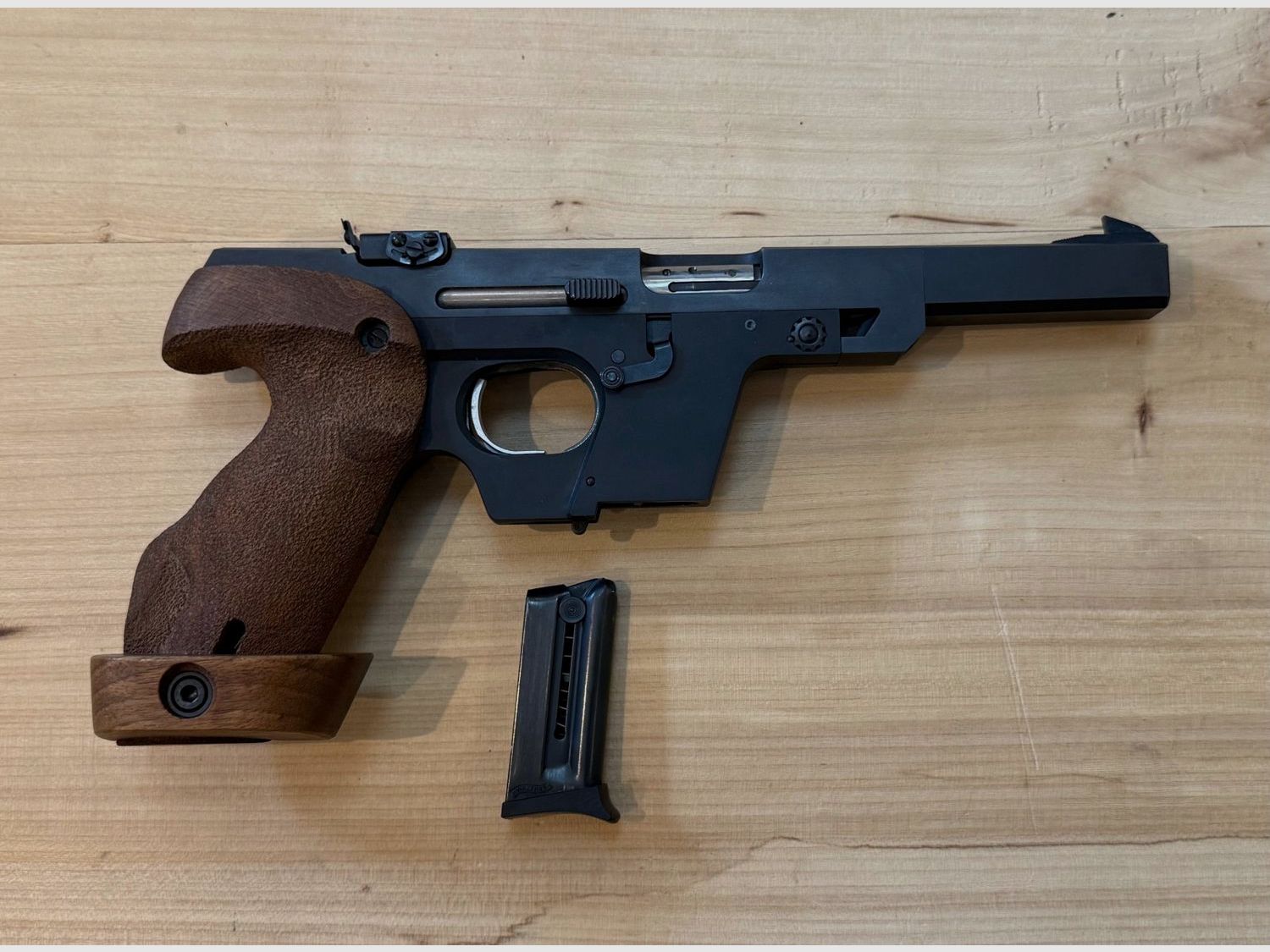 Walther sportpistool kaliber .22 l.r. met comfortabel handvat in topconditie