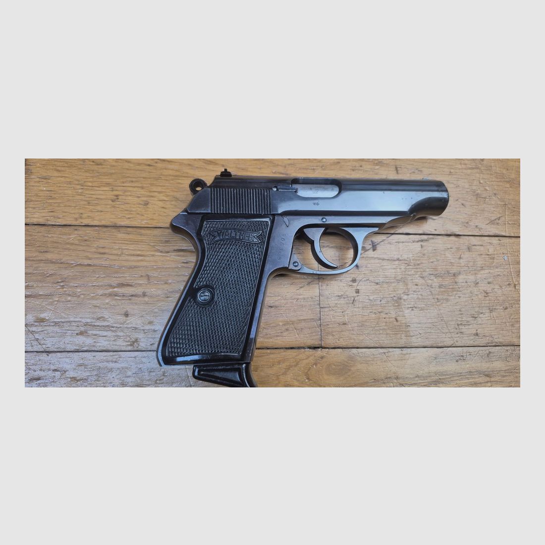 Magnifico pistola Walther PP periodo III Reich – Bella fabbricazione Walther Zella-Mehlis – Calibro 7,65 mm – Arma civile di fine 1937 – Splendida brunitura originale al 99% – 100% Numero di serie – Meccanica perfetta – Canne a specchio nuova – Caricatore conforme – Un magnifico PP – TBE++, immagine 14 di 19