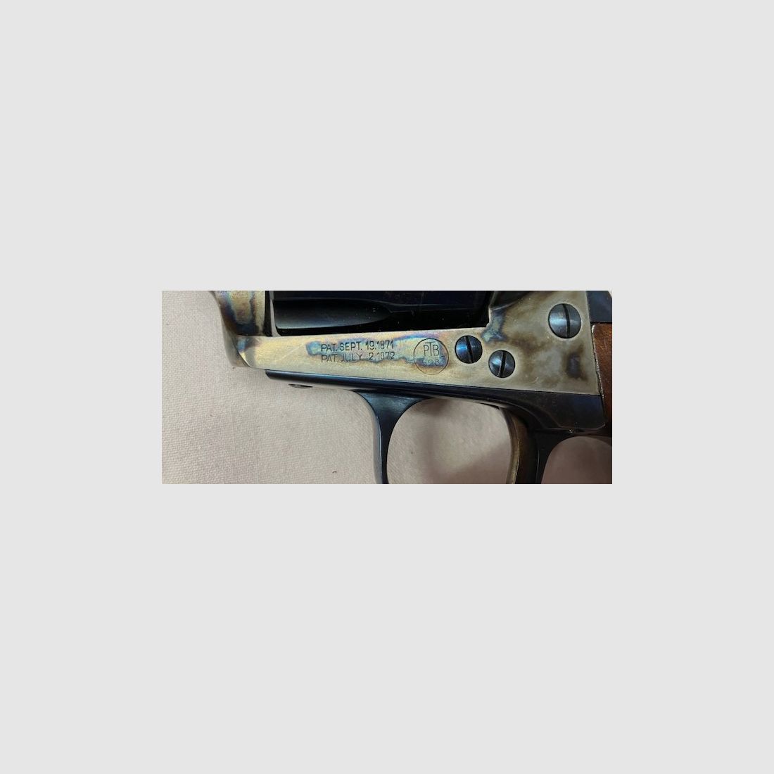 Raridad "HEGE Mod. Army 1873, Cal. .45 corto Knall" Raridad