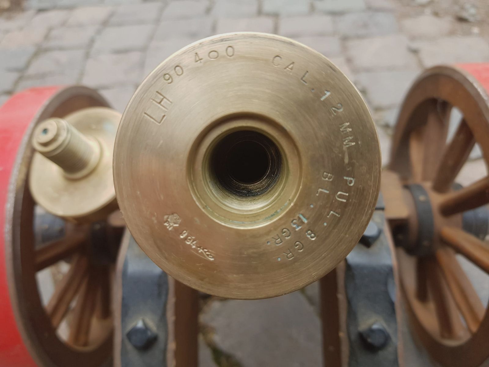 <Vendi due cannoni a avancarica con accessori