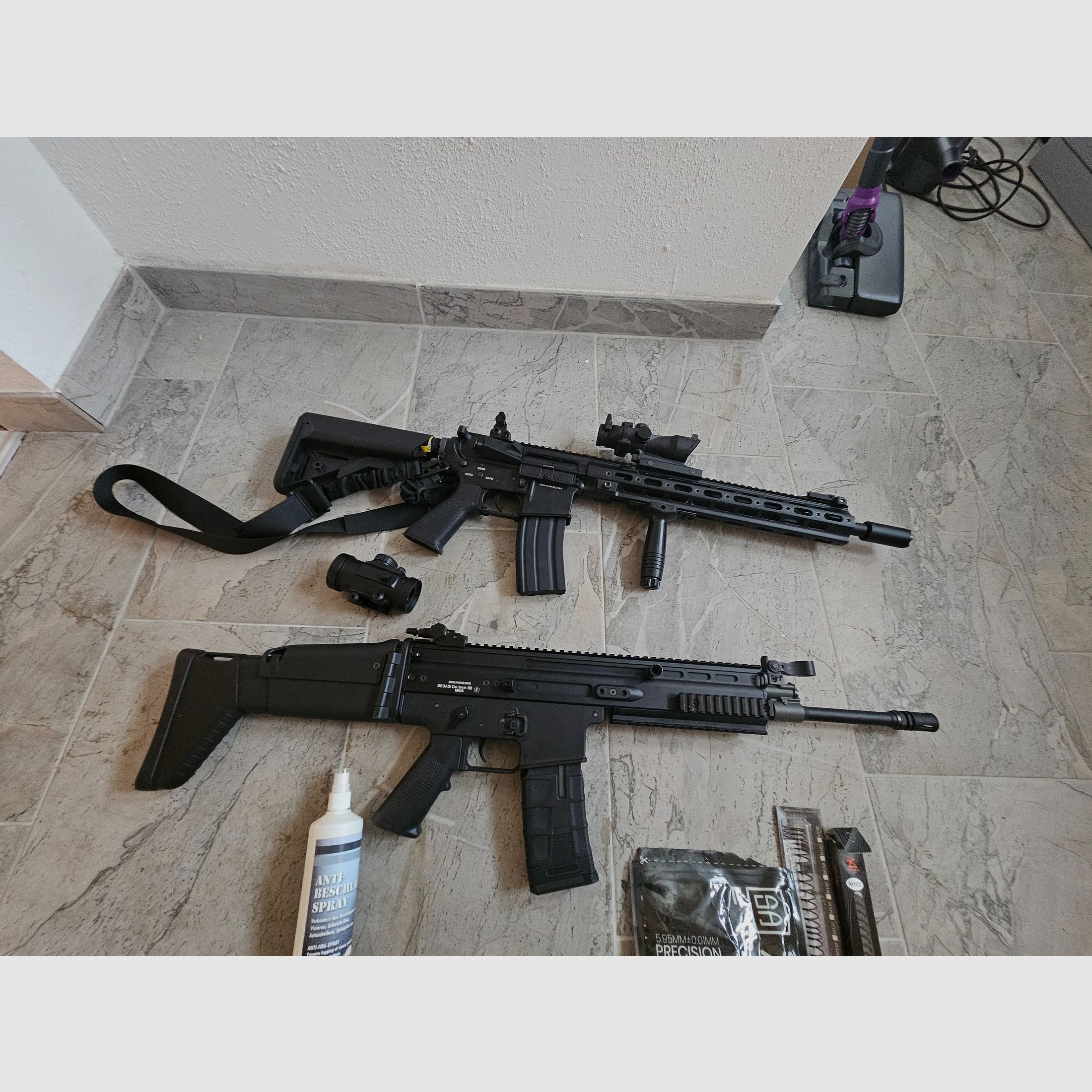 Großes Begadi S-AEG Starter-Set: MK16 (SCAR-L) & M4 M-LOK inkl. 10 Magazinen, Akkus & kompletter Flecktarn-Ausrüstung, Bild 3 von 15