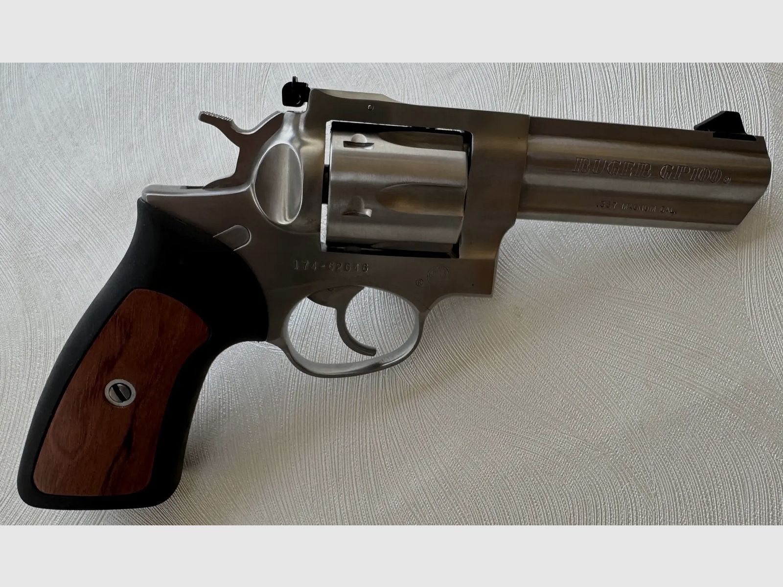 Ruger GP100, 4 pouces, calibre .357 Magnum / .38 Special