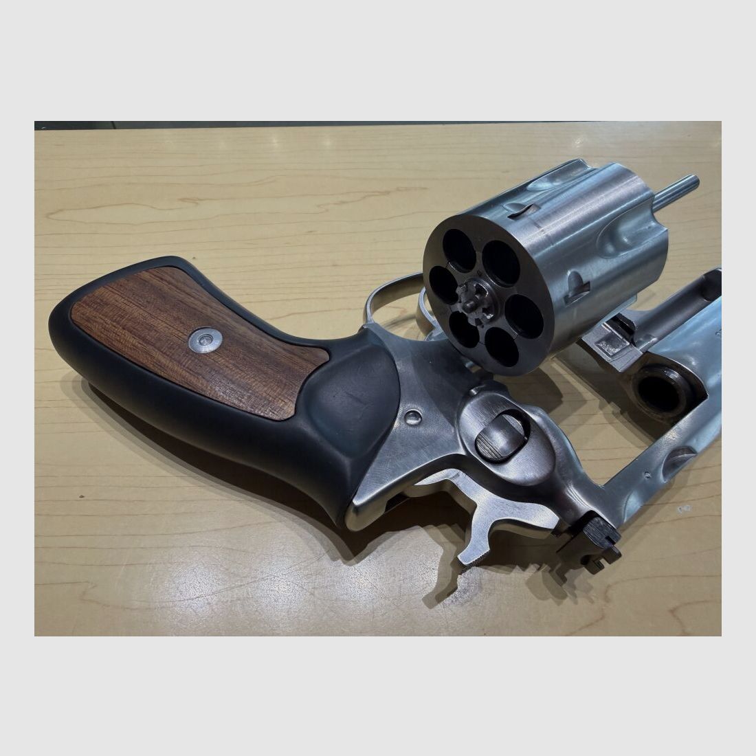 Ruger Super Redhawk, image 3 of 4