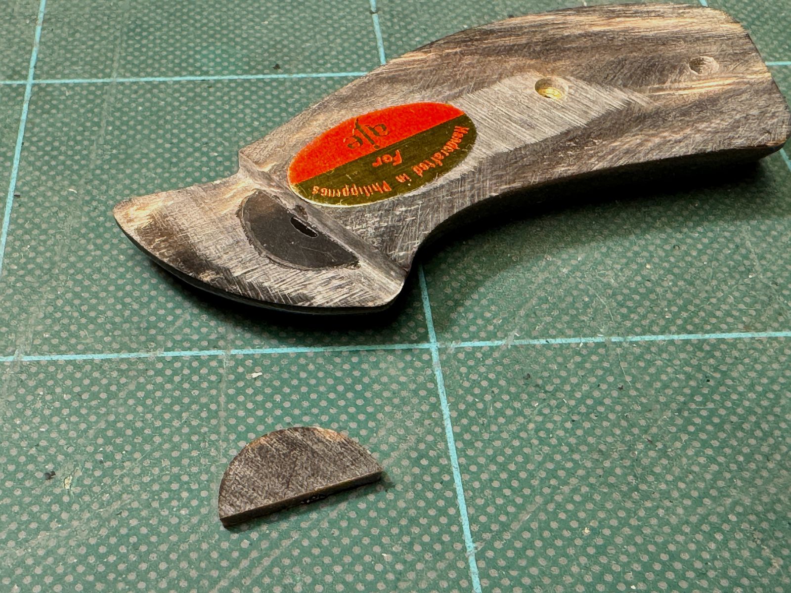 EAGLE GRIPS Buffalo Horn Grips (Genuine Buffalo Horn) S&W J-Frame Round Butt – Top condition in original packaging with exchange wedge!
