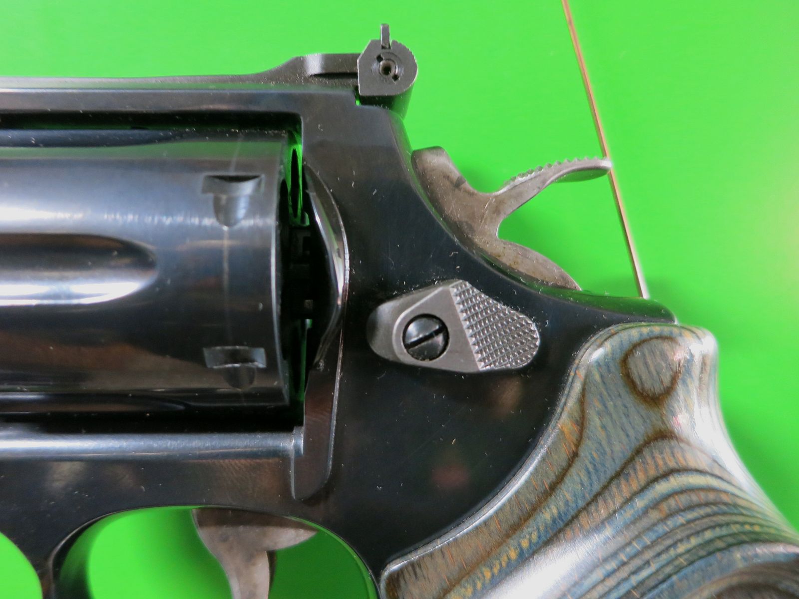 Revolver SMITH & WESSON Modell 586-5, Target Champion 6", Kal. 38/357 Mag, Royal Blue   #33-