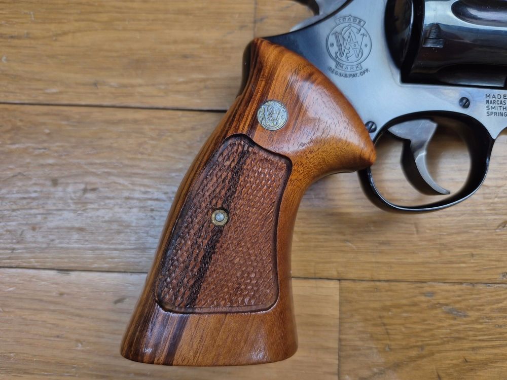 Außergewöhnlicher Revolver Smith & Wesson Mod 25-2 – LE Smith im Kal. 45ACP! – Waffe aus den frühen 1980er Jahren – Qualität und Mechanik, die heute nicht mehr zu finden sind – Auch CIA-Revolver! – Lauf 6 Zoll – Wunderschöne glänzende schwarze Brünierung – Außergewöhnliche Waffe für außergewöhnliche Schützen – TBE++, Bild 3 von 27