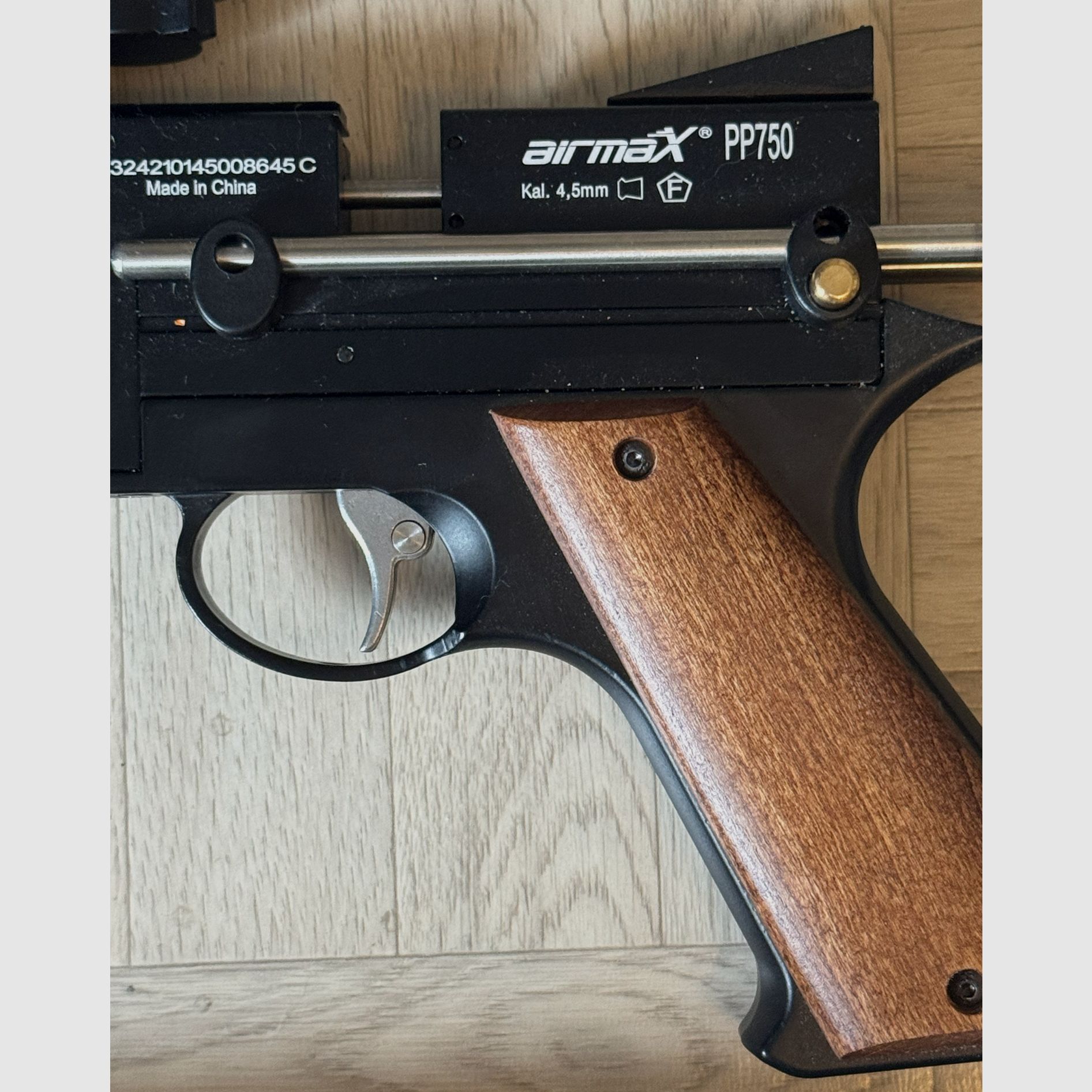 AirmaX PP750 LP air pistol caliber 4.5 mm incl. red/green dot sight and air pump
