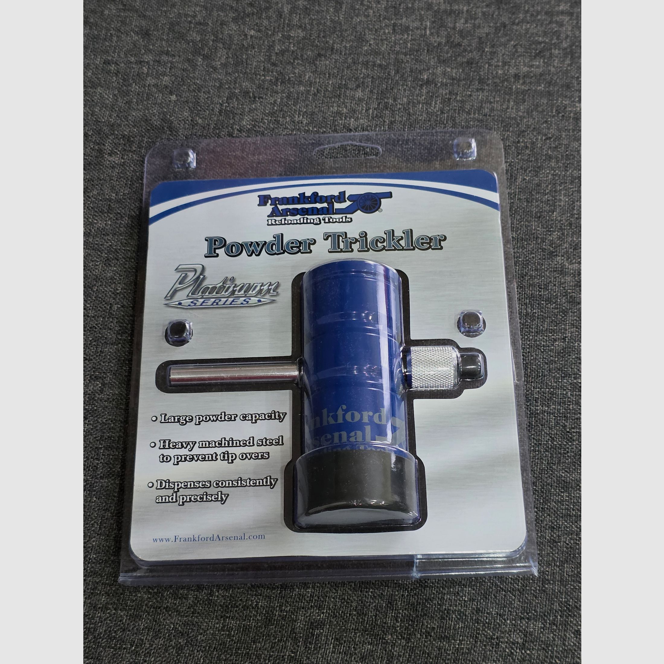 Frankford Arsenal Powder Trickler Pulver Feindosierer en version métallique lourde.