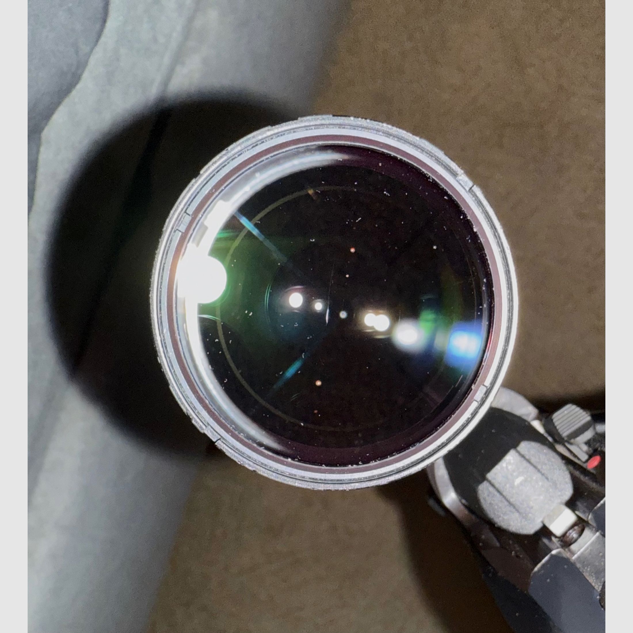 Kahles HELIA 2,4–12×56i mit Schiene.