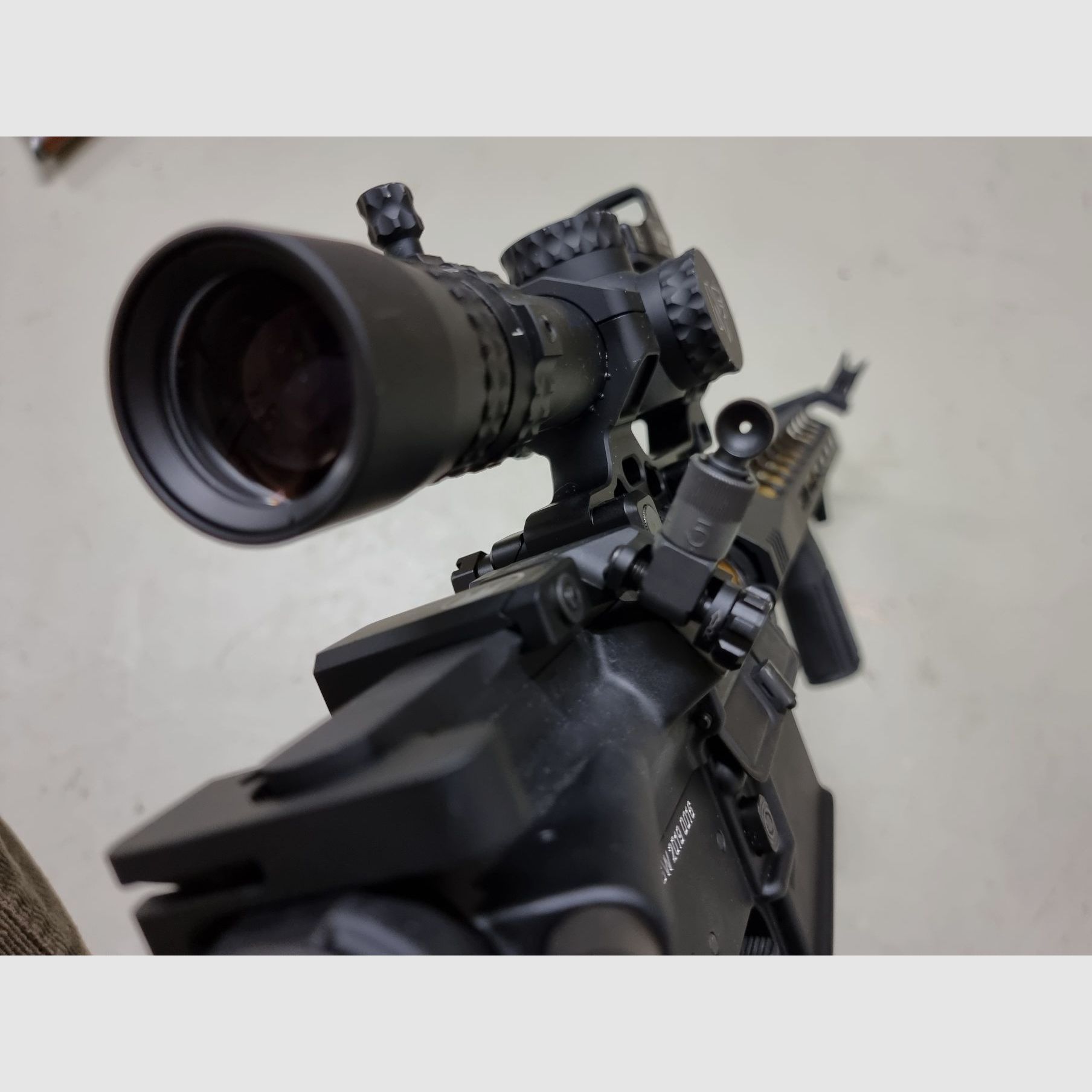 AR15 personalizzato superlativo nello stile di John Wick. Cal. 223 Rem. Solo componenti di alta qualità. Opzionale con Nightforce NX8!