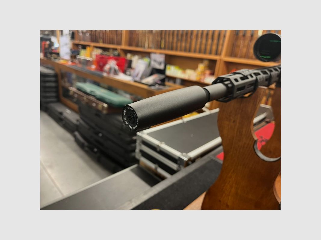 Ruger Precision Rimfire Schwarz 17HMR + Zielfernrohr VECTOR OPTICS + Schalldämpfer gebraucht, Bild 7 von 7